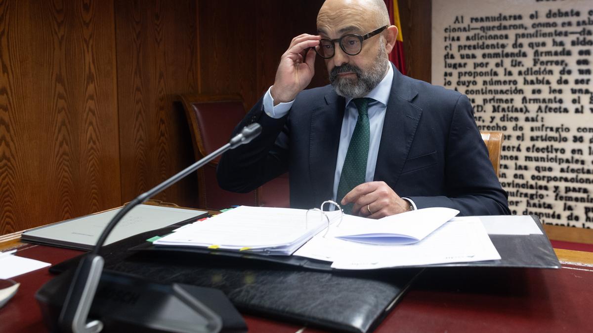 El presidente de Adif, Luis Pedro Marco de la Peña, durante su comparecencia ante la Comisión de Investigación sobre el apagón, en el Senado