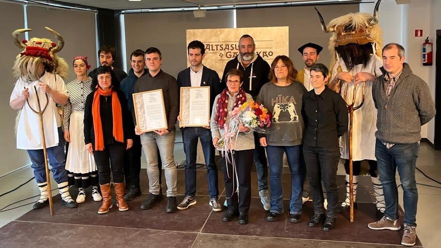 Galdakao y Altsasu oficializaron su hermanamiento en un acto celebrado en la casa de cultura Torrezabal