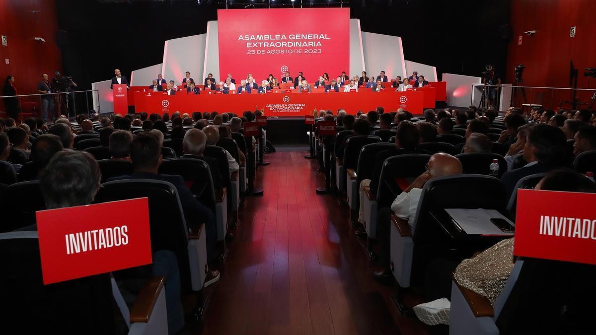 Imagen de la Asamblea General Extaordinaria de la RFEF por motivo de la dimisión de Luis Rubiales
