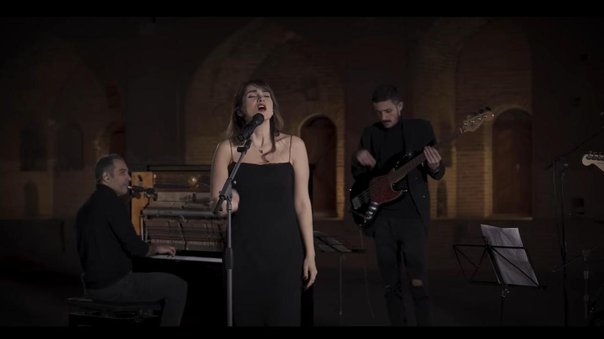 Parastu Ahmadi, durante el concierto retransmitido online.