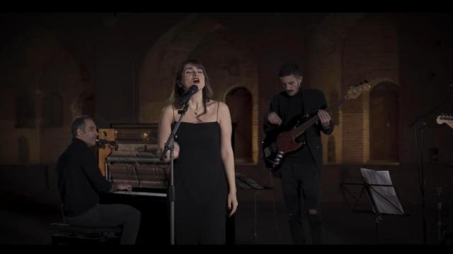 Parastu Ahmadi, durante el concierto retransmitido online.
