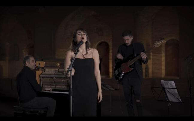 Parastu Ahmadi, durante el concierto retransmitido online.