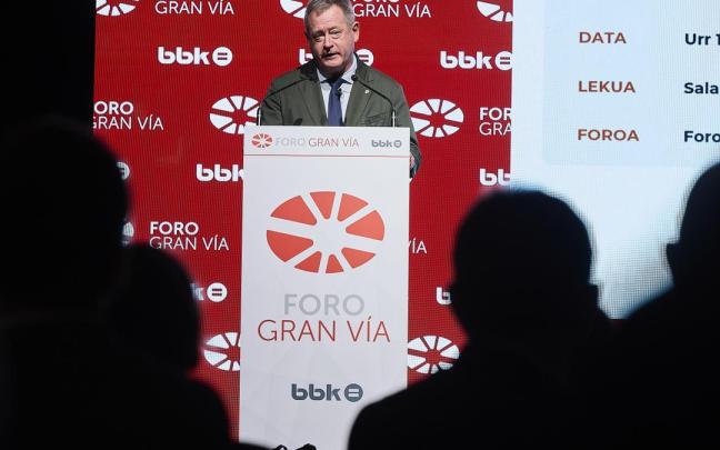 El consejero de Seguridad, Bingen Zupiria, ha detallado los resultados de la encuesta sobre percepción de seguridad del turista internacional sobre Euskadi.