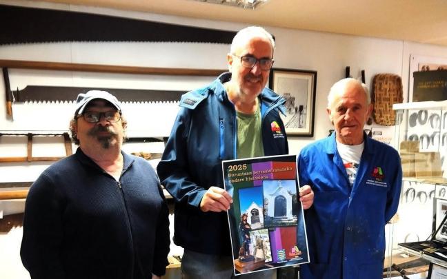 Los miembros de Burdina en su local