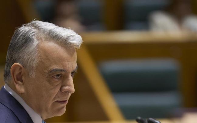 El presidente del PP de la CAV, Javier de Andrés, este viernes en el Parlamento Vasco