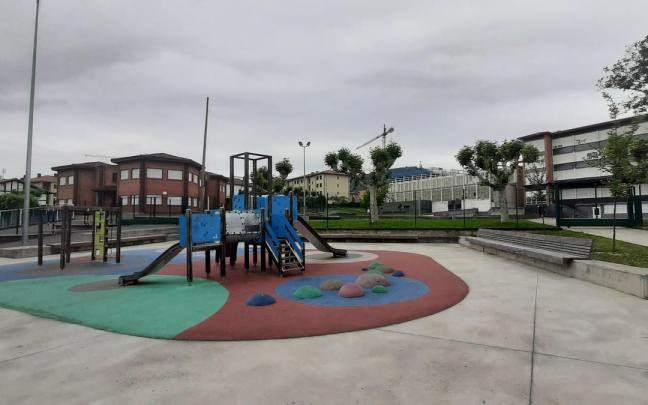 Entrada al edificio de Educación Infantil de Mendiko Eskola en Amurrio / Araceli Oiarzabal Entrada al edificio de Educación Infantil de Mendiko Eskola en Amurrio