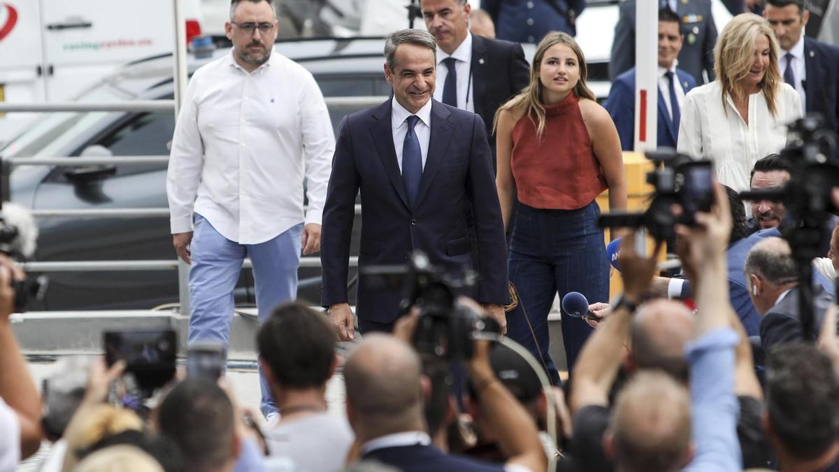 El primer ministro griego y líder de Nueva Democracia, Kyriakos Mitsotakis, a su llegada a la sede del partido.