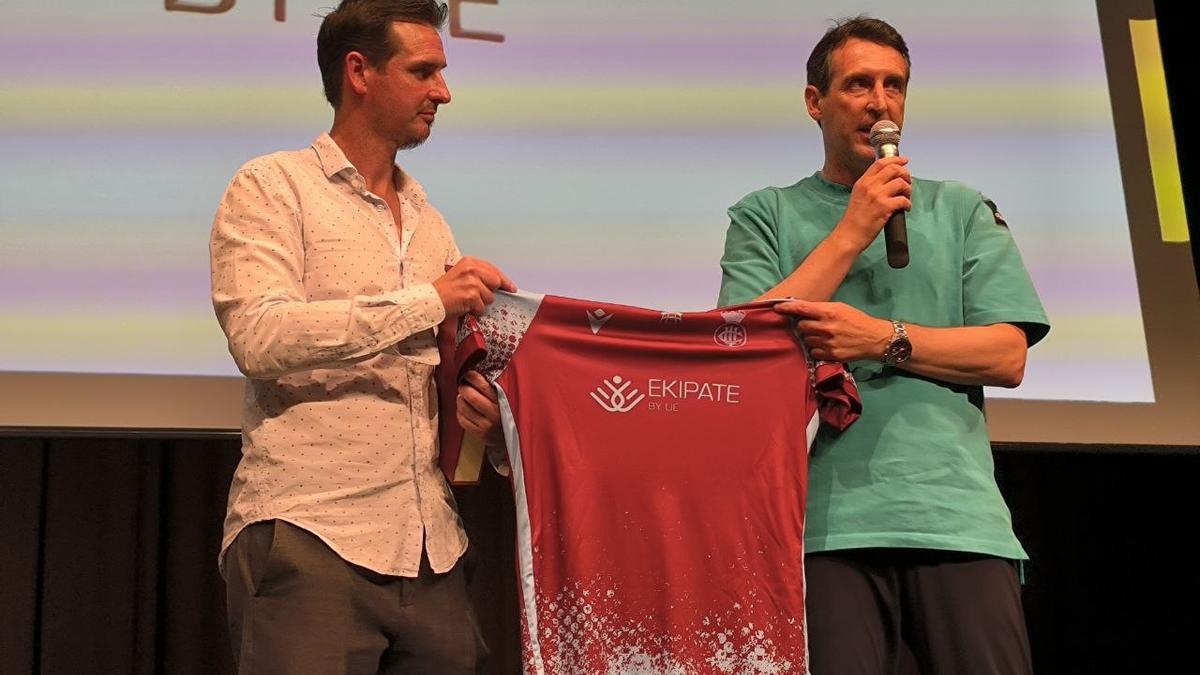 Igor Emery y Unai Emery con la nueva segunda equipación