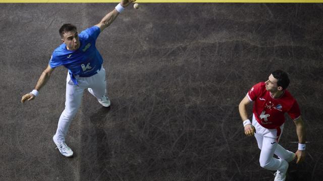 Peña II y Albisu superan a Altuna III y Ezkurdia en el frontón Navarra Arena de Iruñea.