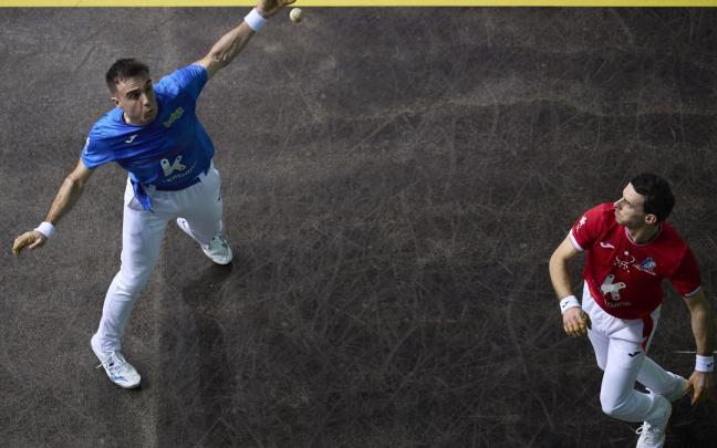 Peña II y Albisu superan a Altuna III y Ezkurdia en el frontón Navarra Arena de Iruñea.