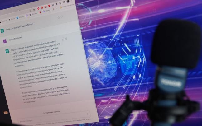 Una pestaña de la página web de ChatGPt en un ordenador.