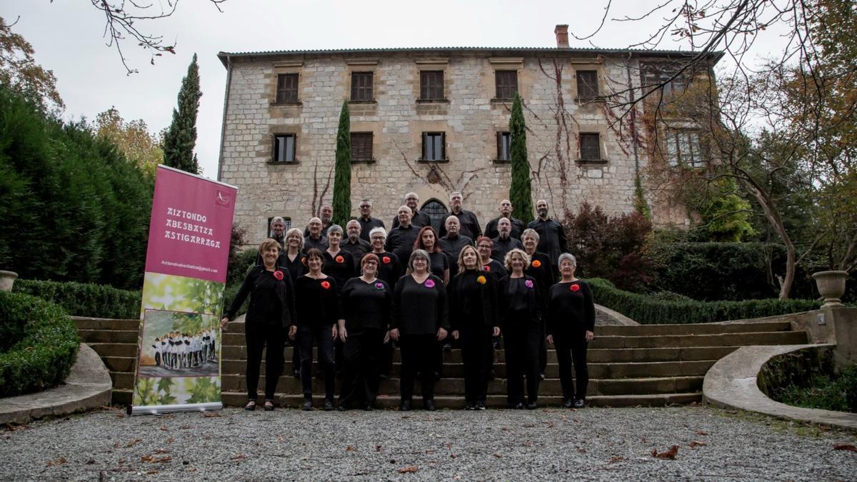 Aiztondo Abesbatza, en el palacio Murgia