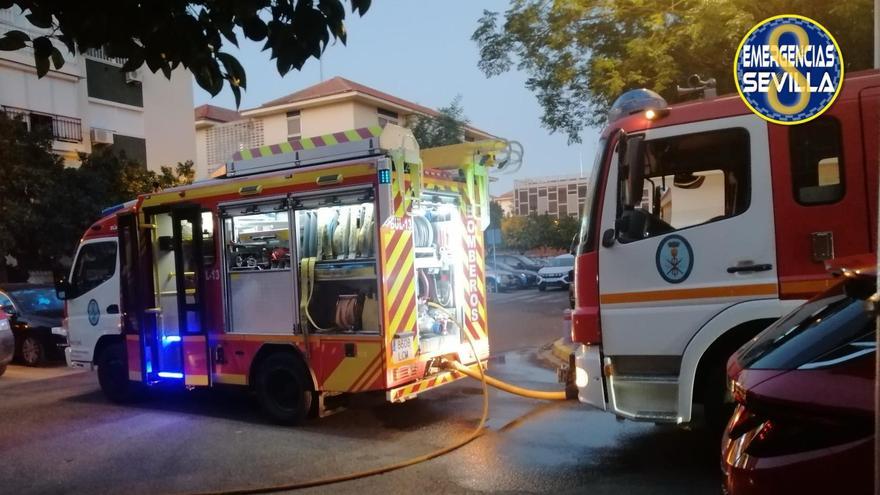 Dotación de bomberos en Sevilla.