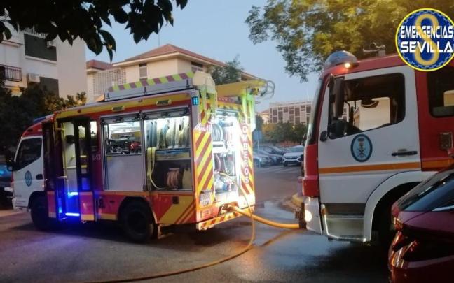 Dotación de bomberos en Sevilla.