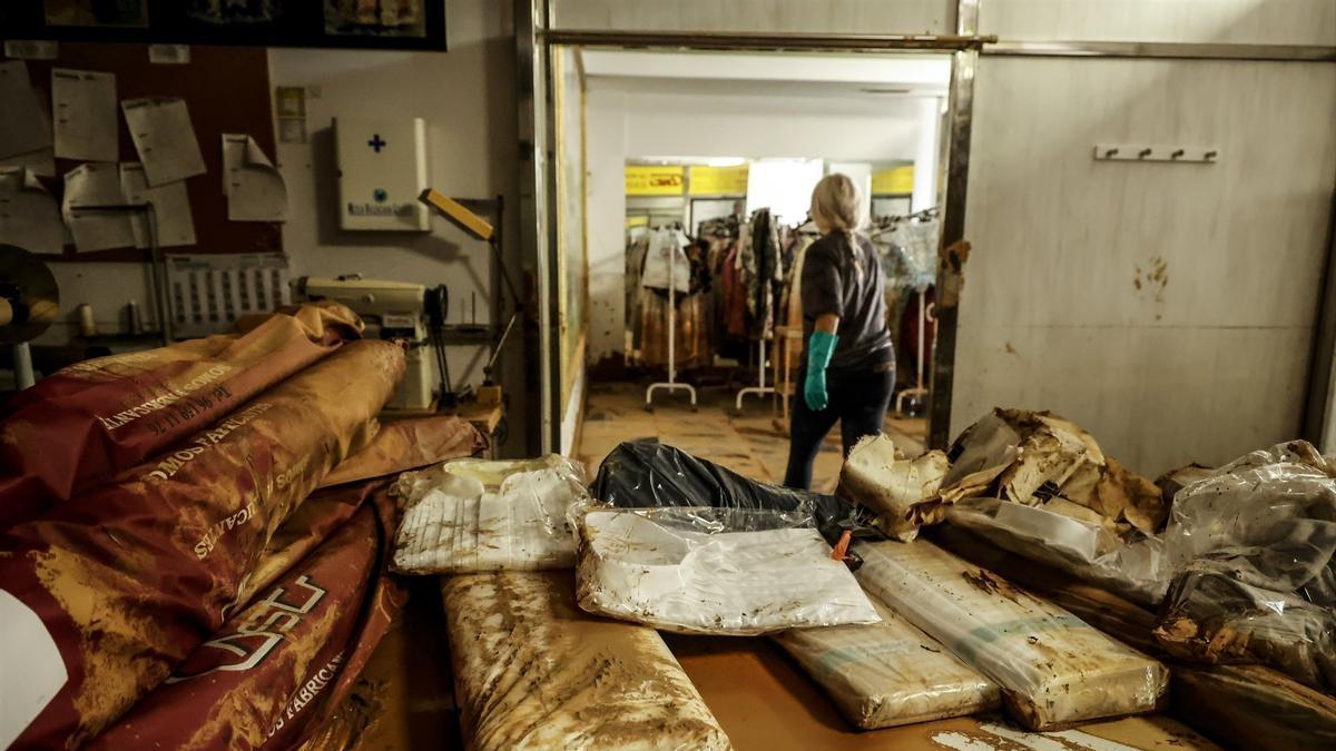 Una tienda de Picanya afectada por el paso de la dana por Valencia en una foto de archivo.