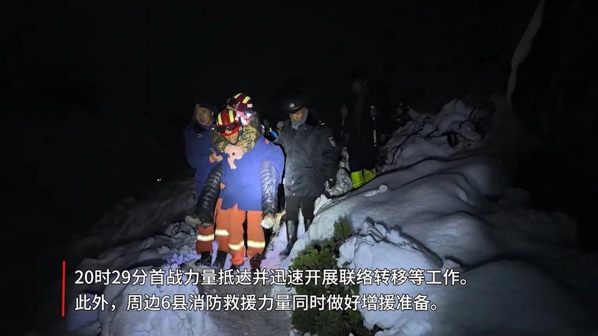 Al menos 350 personas que realizaban una ruta de senderismo en el Tíbet han sido evacuadas "sanas y salvas" después de que una tormenta de nieve azotara los alrededores del monte Everest