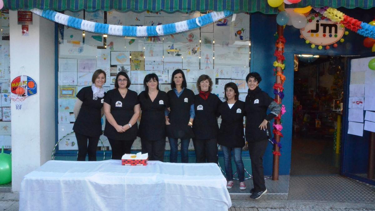 Trabajadoras de JM Jostailuak celebrando el 20º aniversario.