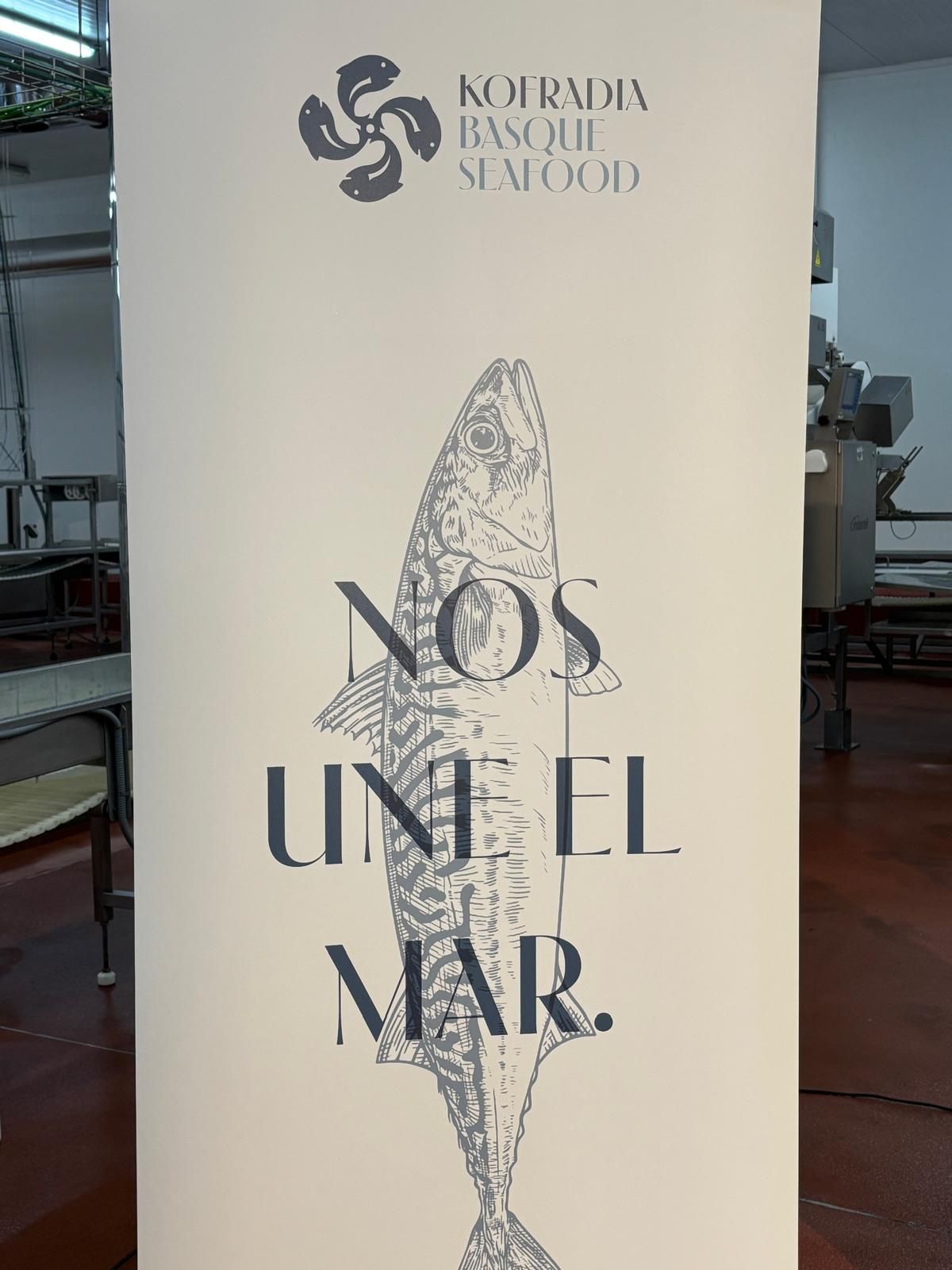 Cartel de la Kofradia Basque Seafood, durante su presentación.