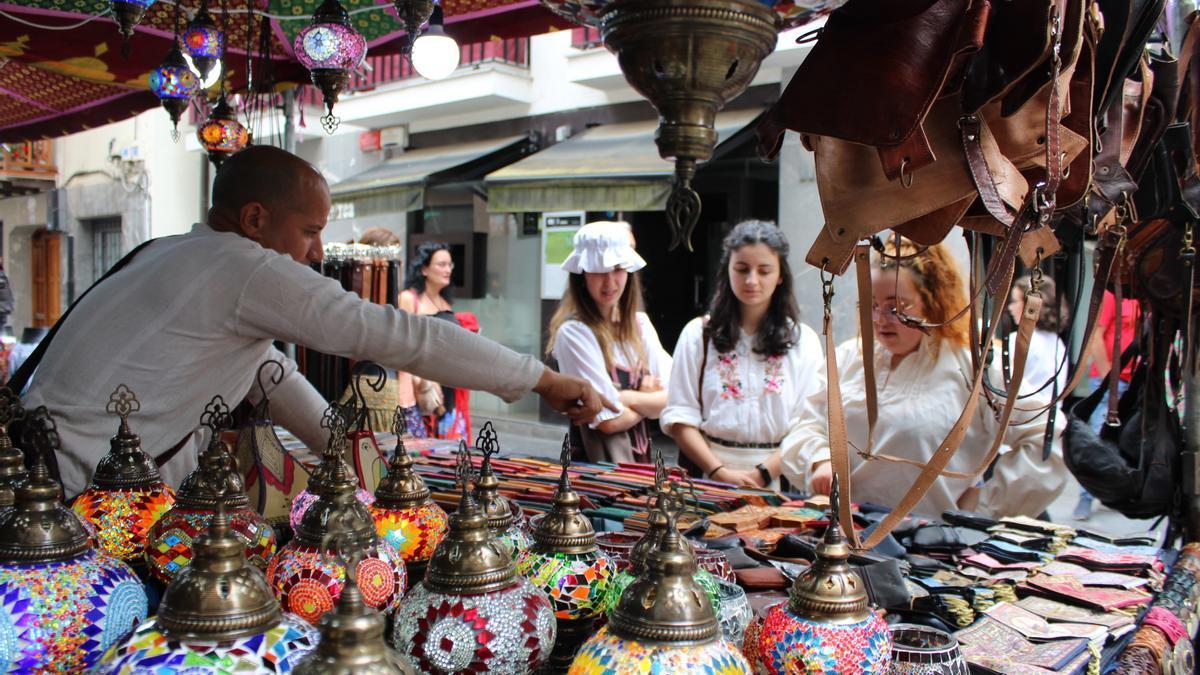 El principal atractivo del programa es la recreación de un mercado medieval