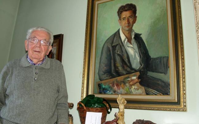 El prolífico pintor Miguel Okina (1924-2021) en una entrevista concedida a este periódico.
