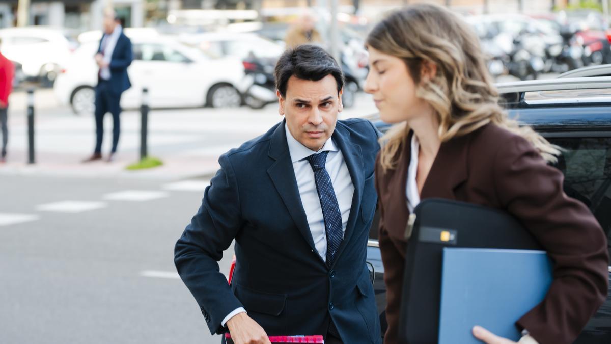 La pareja de la presidenta de la Comunidad de Madrid, Alberto González Amador, llega a los Juzgados de Plaza de Castilla.