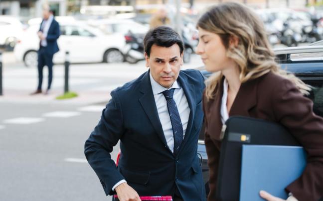 La pareja de la presidenta de la Comunidad de Madrid, Alberto González Amador, llega a los Juzgados de Plaza de Castilla.