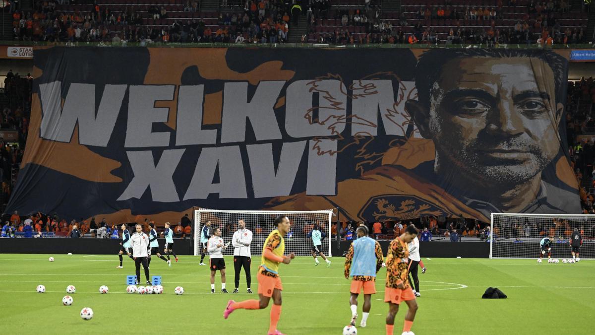 Imagen de la pancarta de bienvenida a Xavi Hernández en el Johan Cruyffj Arena
