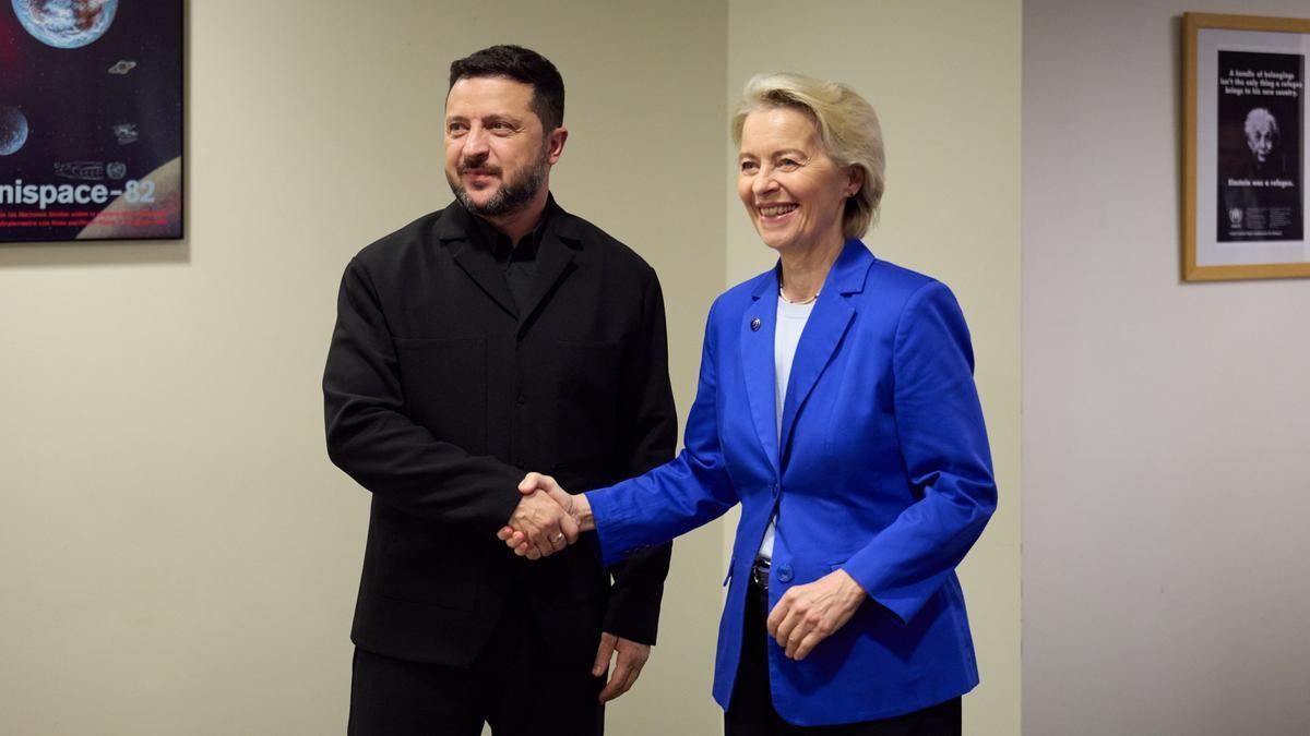 Volodimir Zelenski junto a Ursula von der Leyen