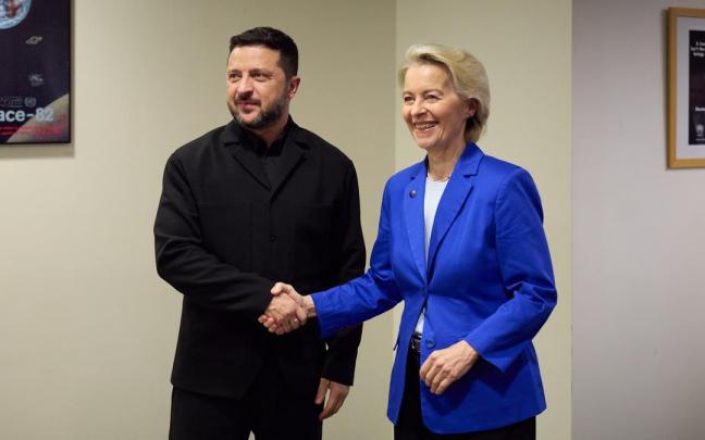 Volodimir Zelenski junto a Ursula von der Leyen