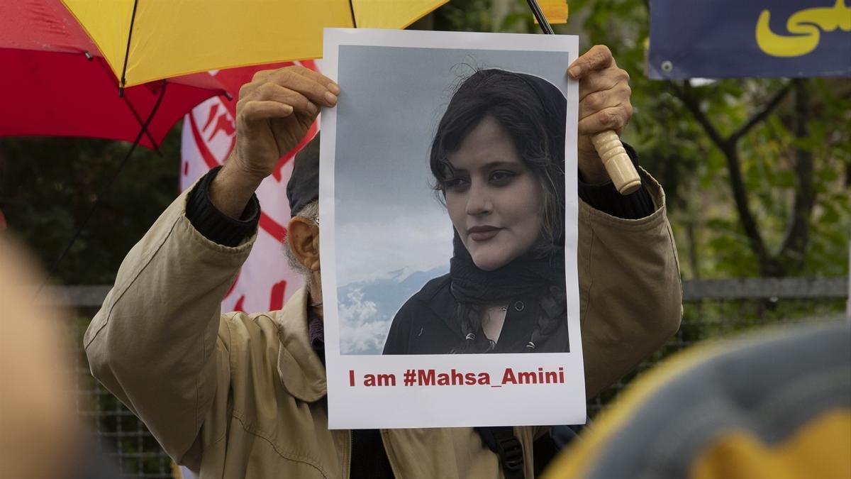 Imagen de archivo de protestas por las mujeres de Irán tras la muerte de Mahsa Amini.