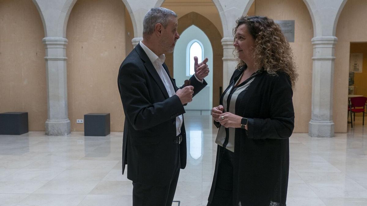 Martín Zabalza y Monika Hernando mantuvieron un diálogo, a instancias de nuestro periódico, en la Fundación Sancho el Sabio en Vitoria-Gasteiz.