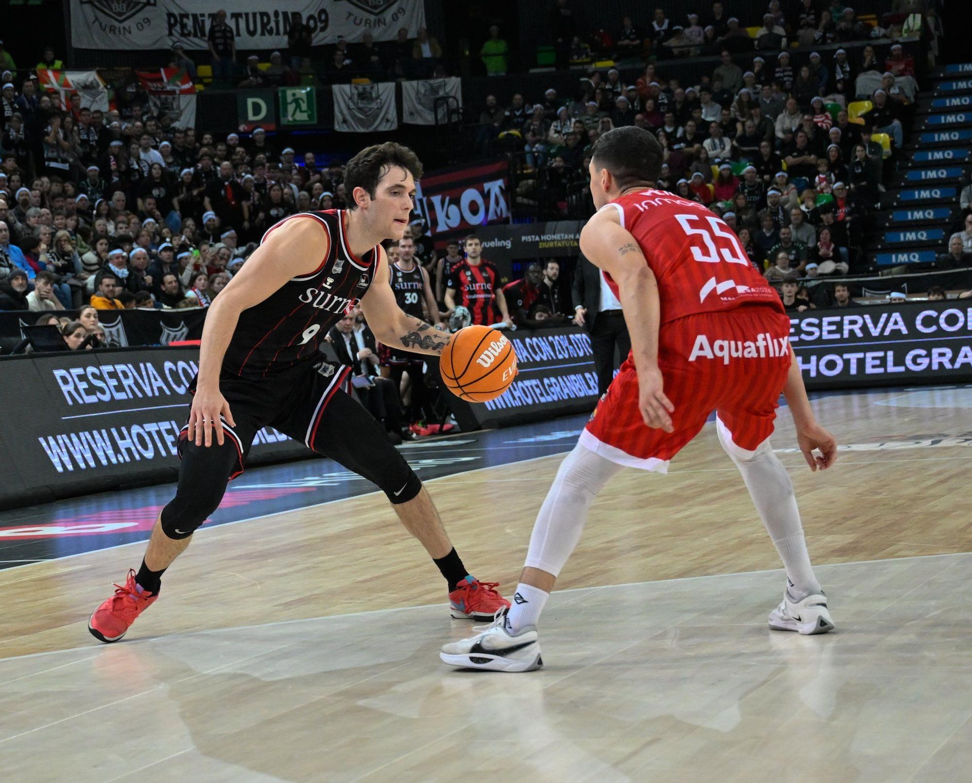 Bilbao Basket volverá a necesitar esta tarde la mejor versión de Rubén Domínguez, en la imagen ante el Manresa, y sus compañeros para deshacerse del Andorra. / OSKAR GONZÁLEZ