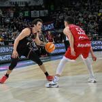 Bilbao Basket volverá a necesitar esta tarde la mejor versión de Rubén Domínguez, en la imagen ante el Manresa, y sus compañeros para deshacerse del Andorra. / OSKAR GONZÁLEZ