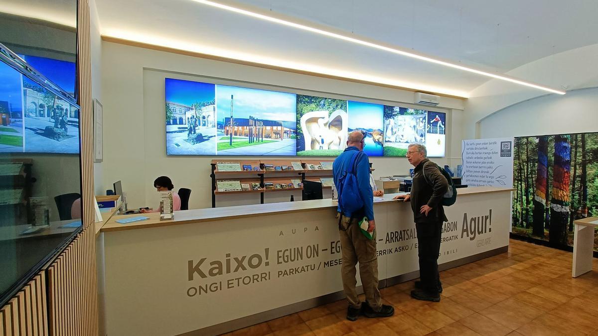 La oficina de turismo de Gernika se abrió hace treinta y seis años
