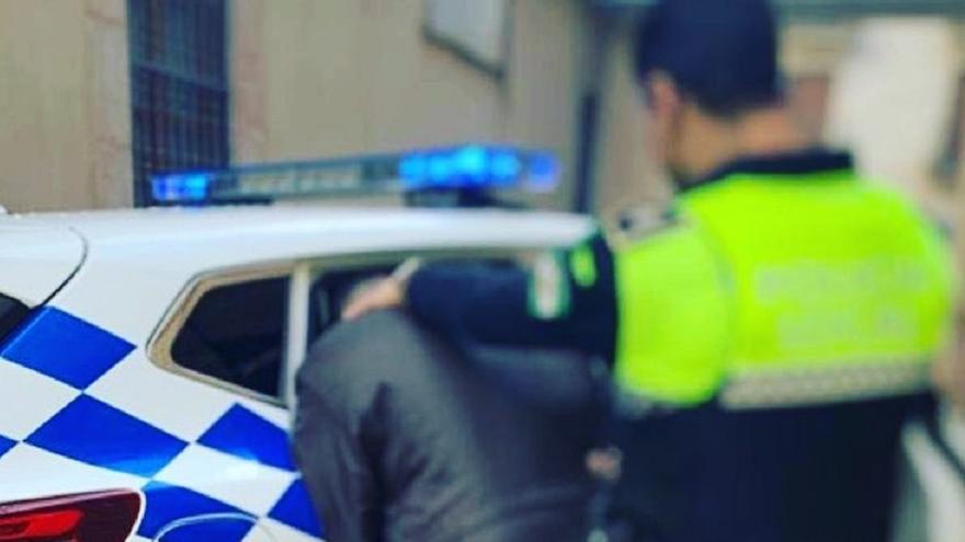Detención dela Policía Local en Linares.