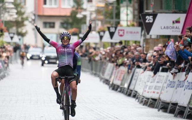 Silvestri celebra la victoria en el adiós de Ane Santesteban
