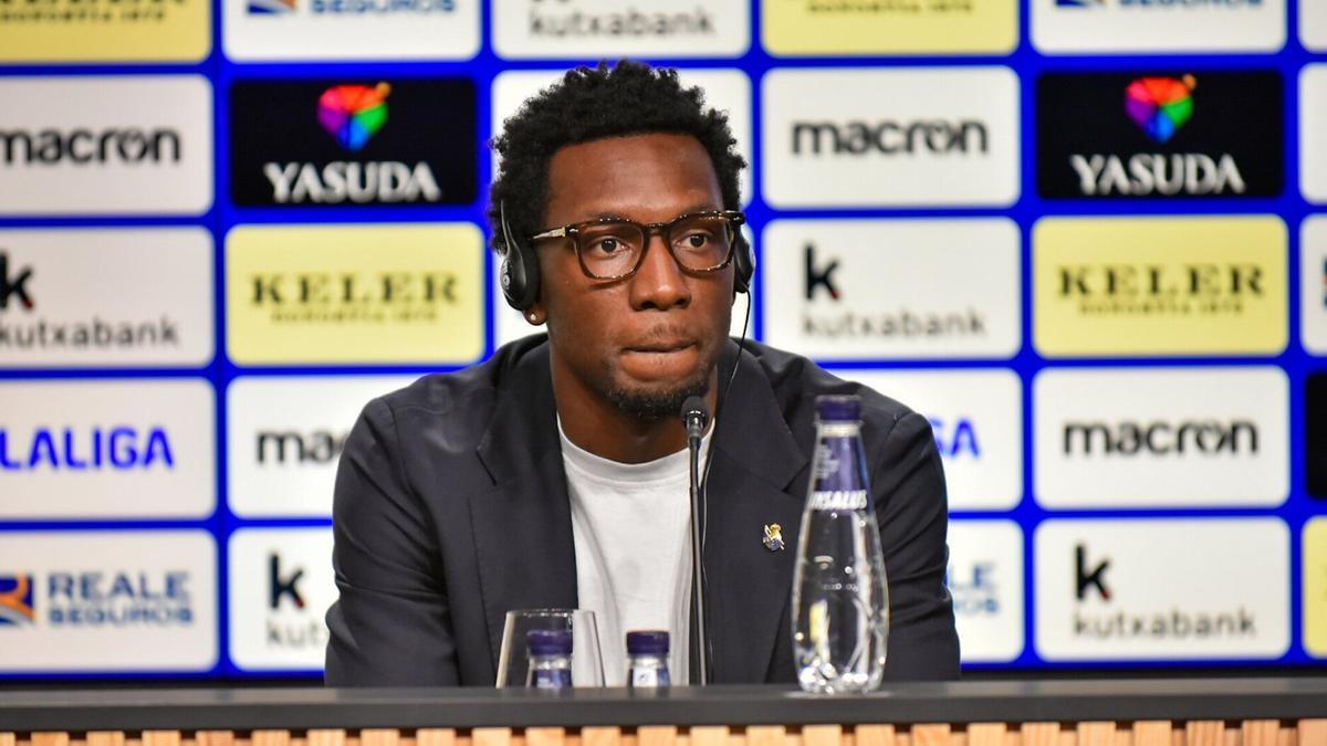 Becker, durante su presentación como jugador de la Real. / ARNAITZ RUBIO