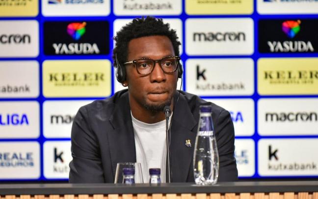 Becker, durante su presentación como jugador de la Real. / ARNAITZ RUBIO