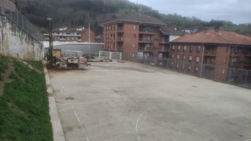 El patio del colegio Gainzuri que va a ser cubierto.