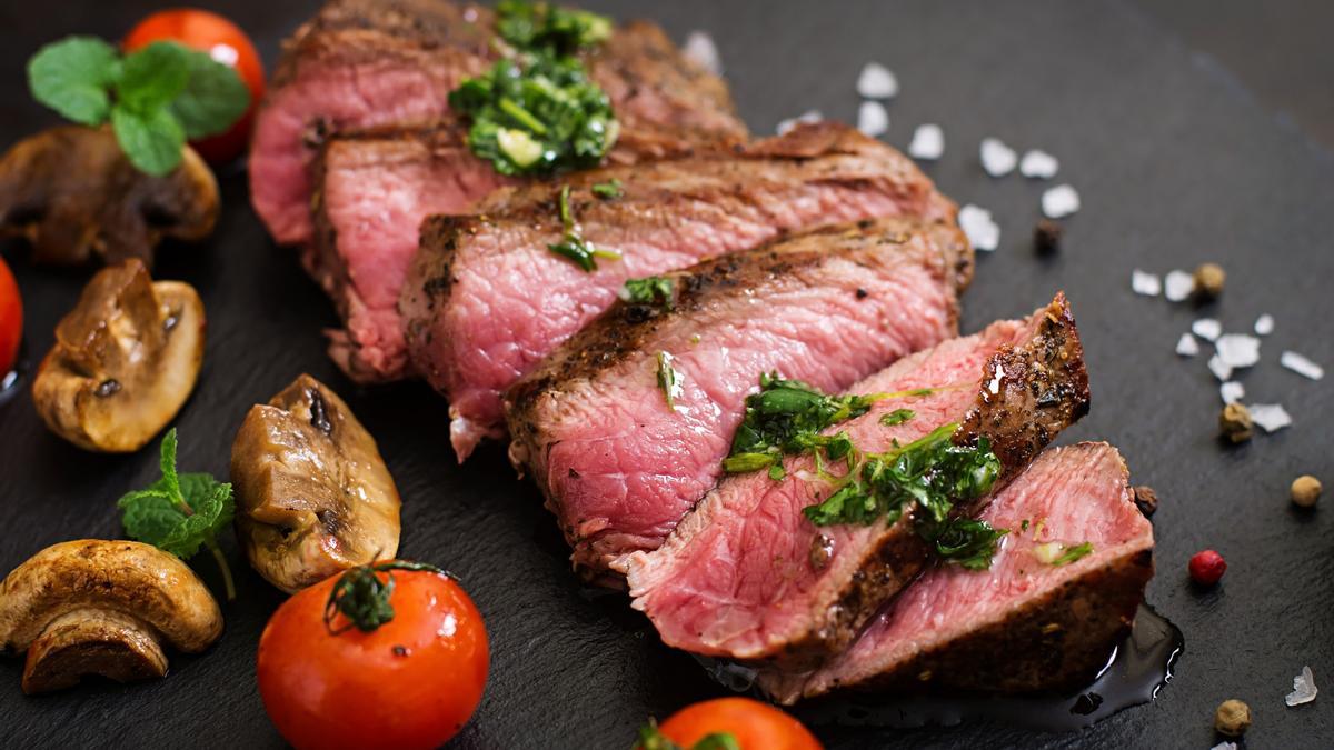 Tajadas de carnes bien hecha, con su costra caramelizada exterior y un corazón jugoso.