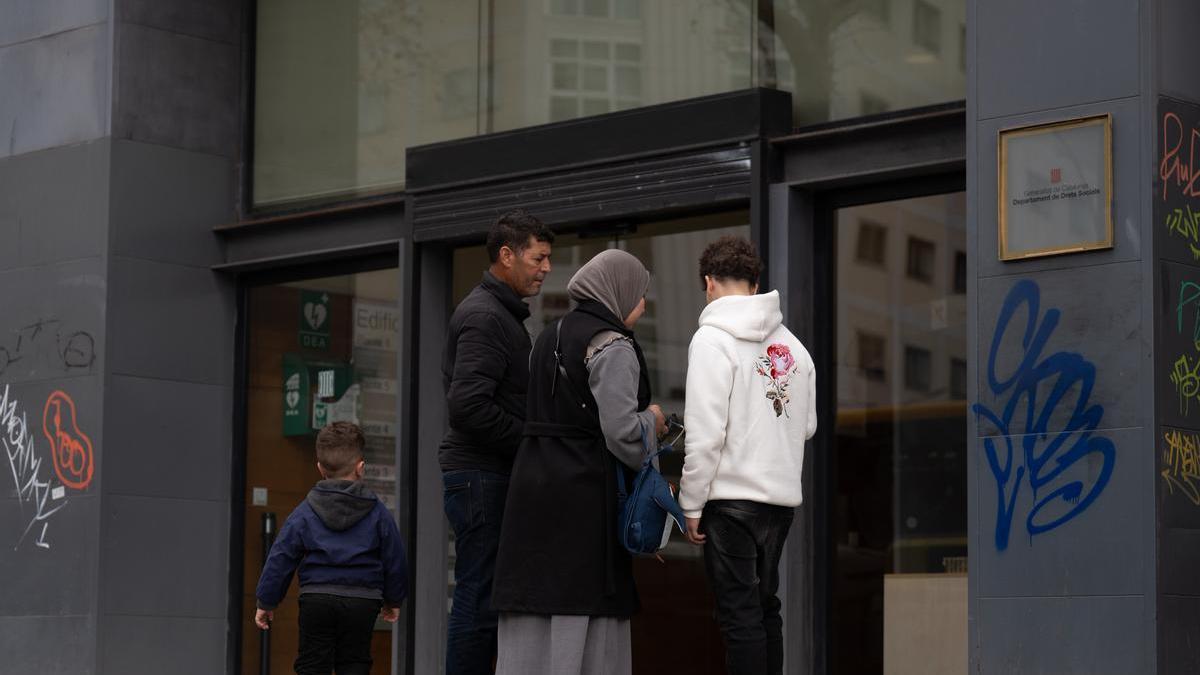 Fachada de la sede de la Dirección General de Atención a la Infancia y la Adolescencia (DGAIA).