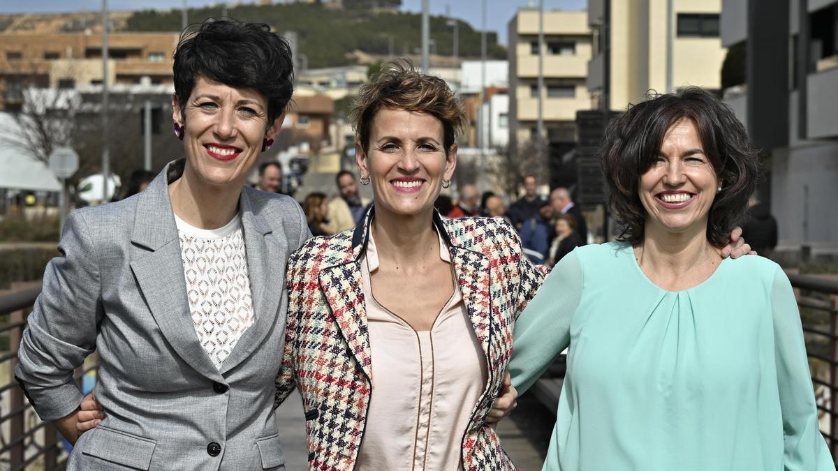 La candidata del PSN-PSOE a la Alcaldía de Pamplona, Elma Saiz, la secretaria general María Chivite y Olga Chueca, en la presentación de su candidatura a la Alcaldía de Tudela.