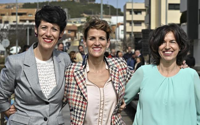 La candidata del PSN-PSOE a la Alcaldía de Pamplona, Elma Saiz, la secretaria general María Chivite y Olga Chueca, en la presentación de su candidatura a la Alcaldía de Tudela. La candidata del PSN-PSOE a la Alcaldía de Pamplona, Elma Saiz, la secretaria general María Chivite y Olga Chueca, en la presentación de su candidatura a la Alcaldía de Tudela.