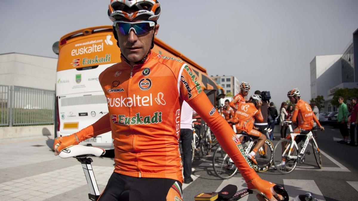 Iñaki Isasi posa durante su etapa como ciclista del Euskaltel-Euskadi, donde desarrolló su carrera deportiva.