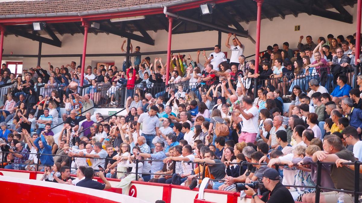 Las gradas de la plaza de toros volverán a verse llenas de público para disfrutar de las evoluciones de los recortadores ante los astados.