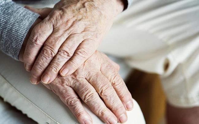 Cuatro detenidos en Italia por encerrar y drogar a ancianos en una residencia. / Freepik Cuatro detenidos en Italia por encerrar y drogar a ancianos en una residencia.