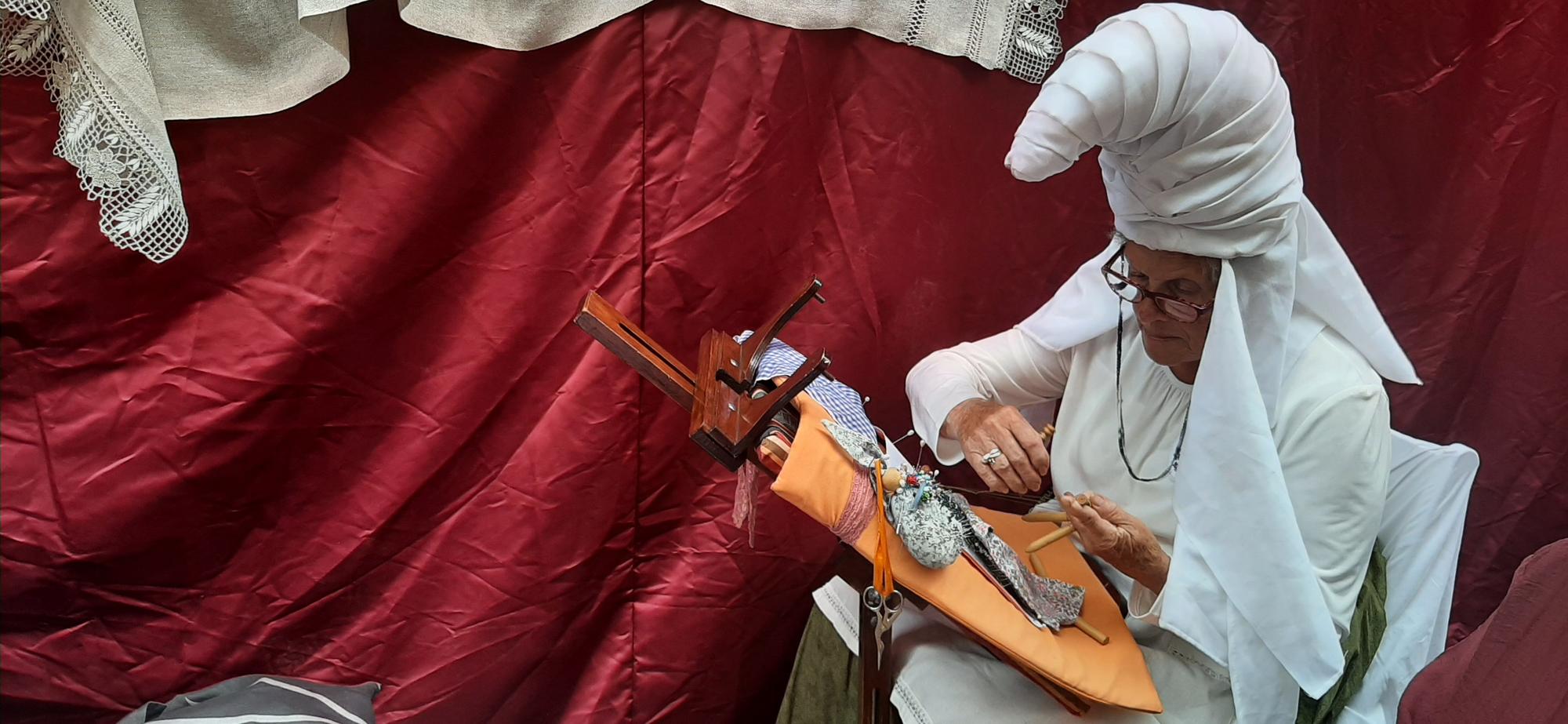 Encaje de bolillos en el rincón de las doncellas