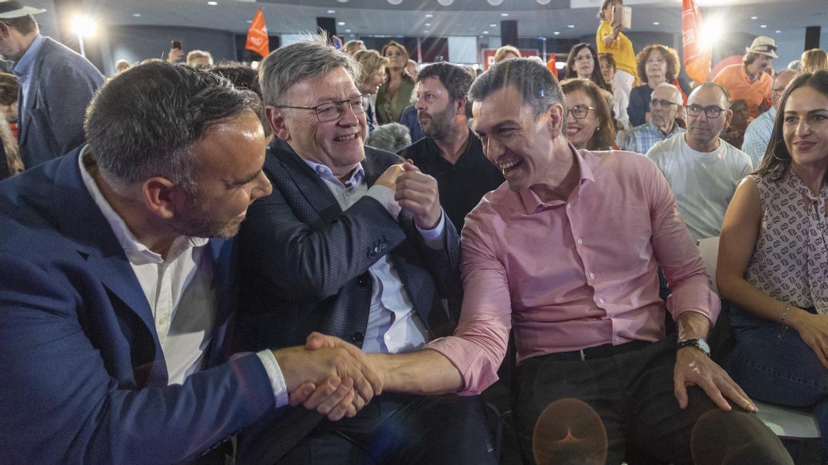 Sánchez junto a Ximo Puig en el acto en Valencia.