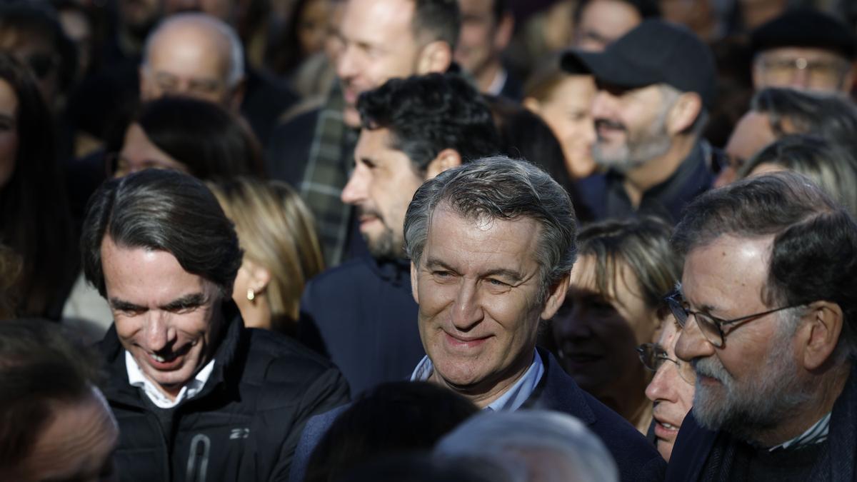 En imágenes: Miles de personas inundan con banderas de España la protesta del PP en Madrid para pedir elecciones anticipadas