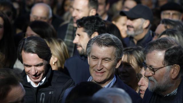 En imágenes: Miles de personas inundan con banderas de España la protesta del PP en Madrid para pedir elecciones anticipadas
